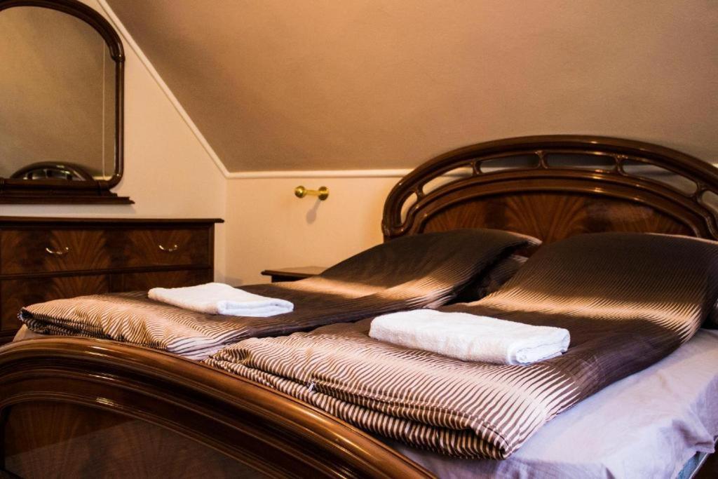Brassoi Vendeghaz Hotell Miskolc Exteriör bild