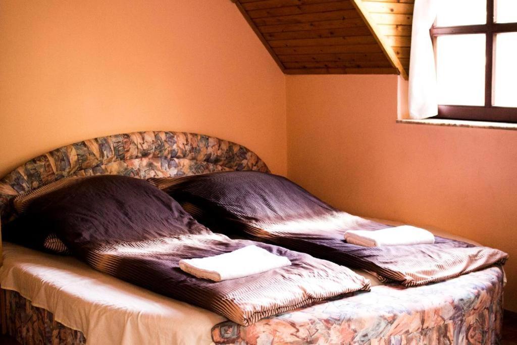 Brassoi Vendeghaz Hotell Miskolc Exteriör bild