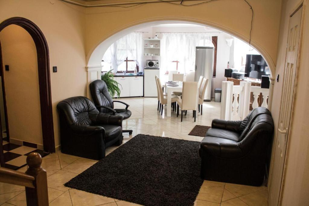 Brassoi Vendeghaz Hotell Miskolc Exteriör bild