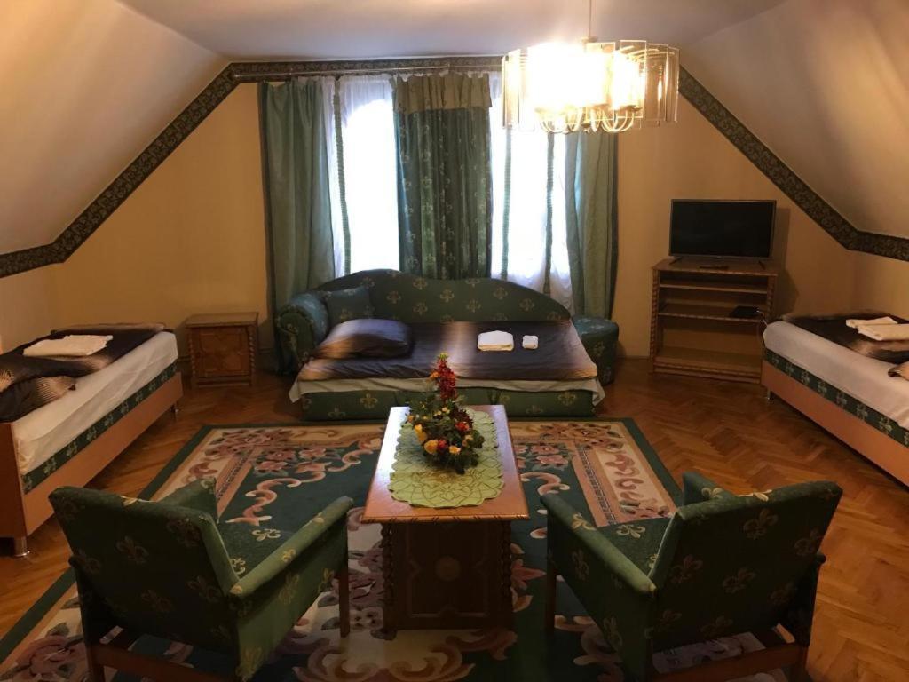 Brassoi Vendeghaz Hotell Miskolc Exteriör bild