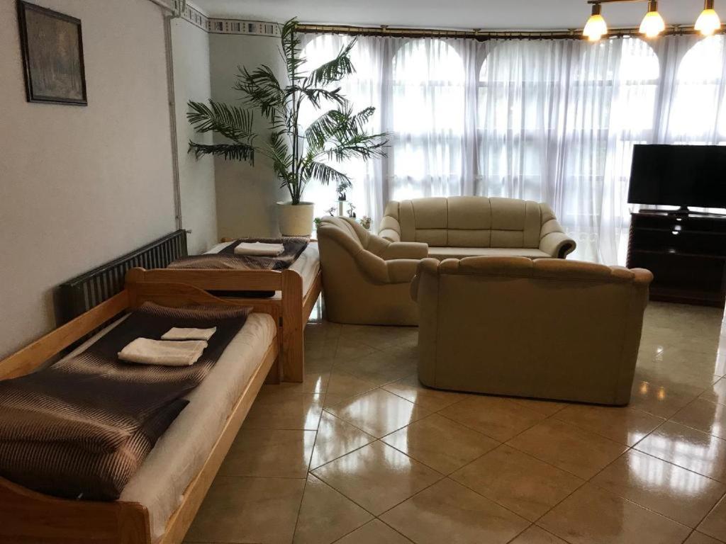 Brassoi Vendeghaz Hotell Miskolc Exteriör bild