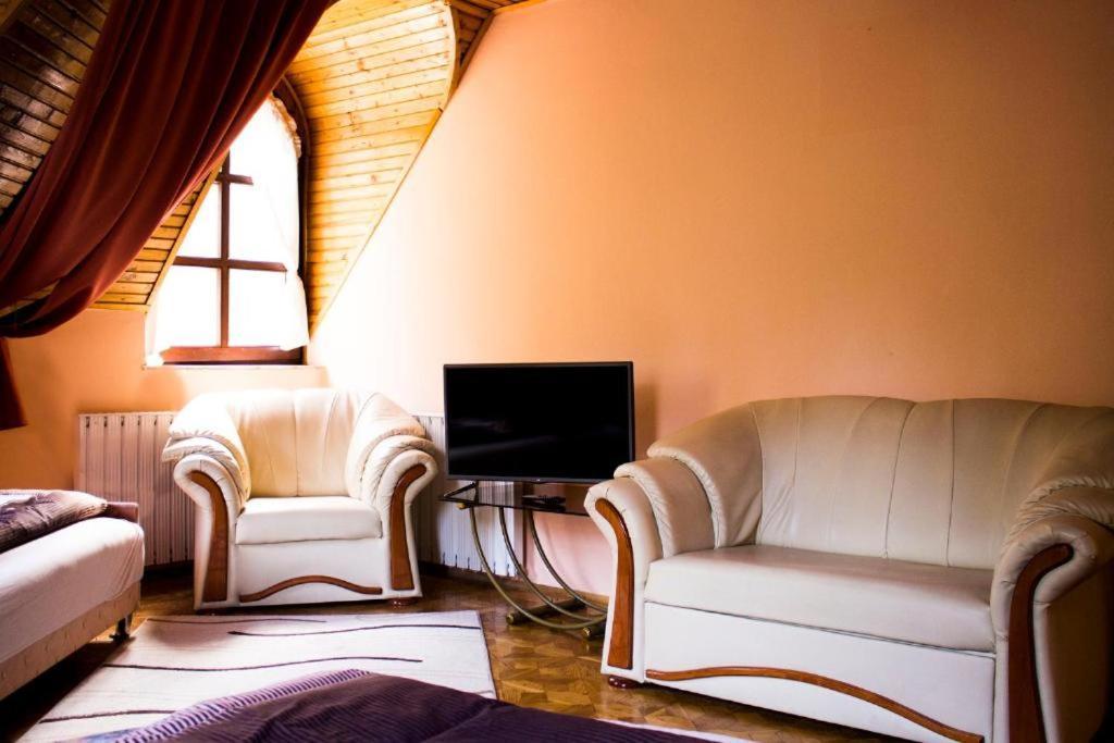 Brassoi Vendeghaz Hotell Miskolc Exteriör bild